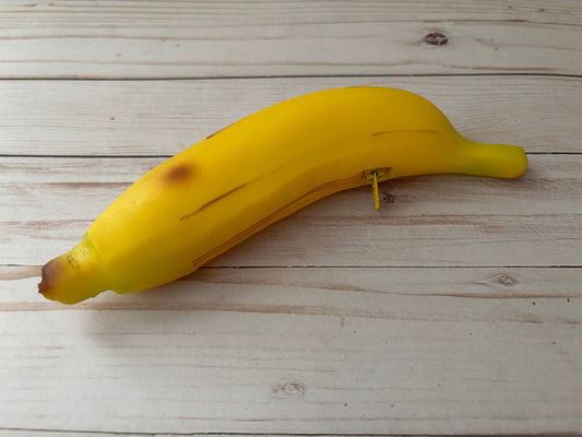 Banana Coin Purse — Zipper Closure