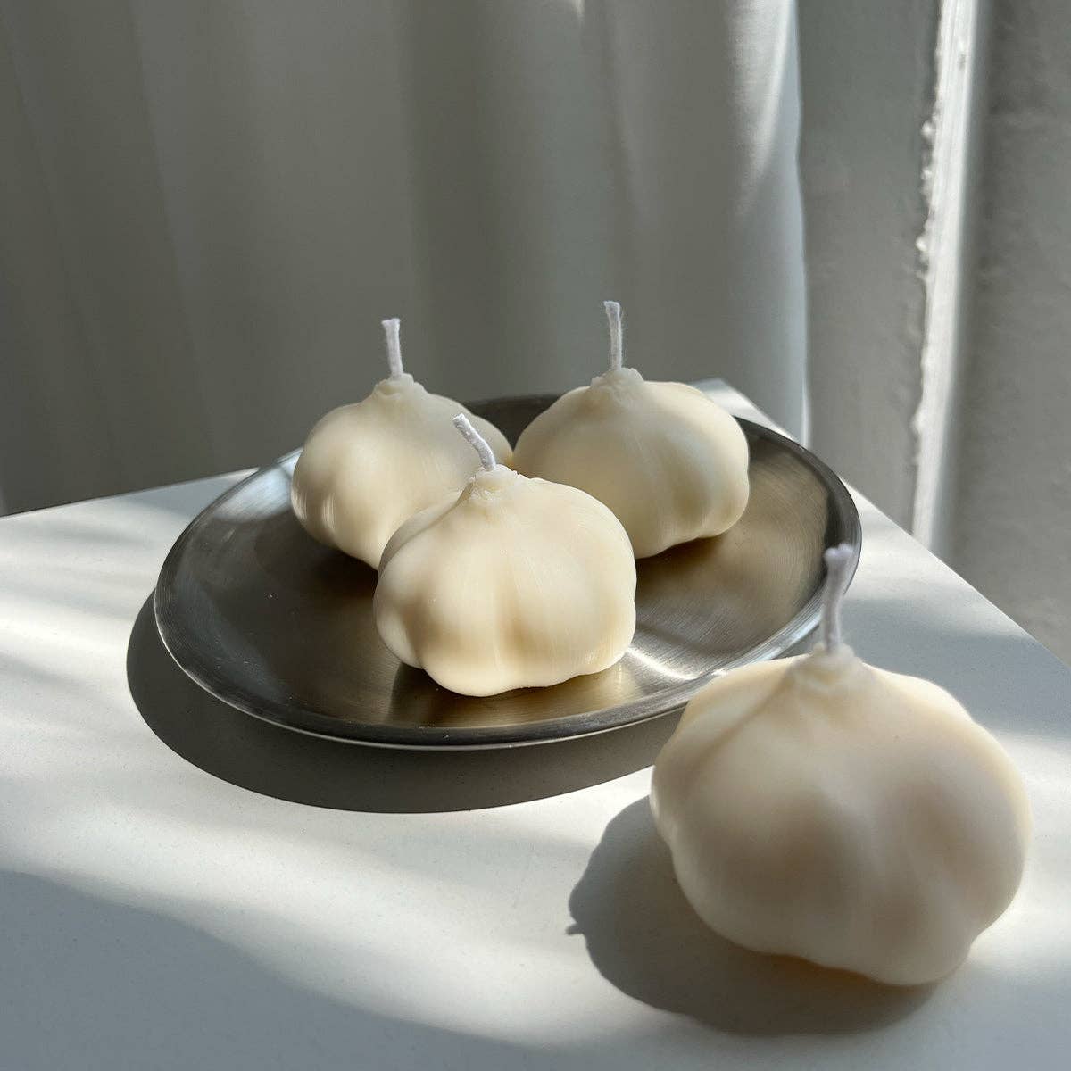 Garlic Candle — Sculptural Soy Wax Decor (2" H × 2.2" W × 2.5" D)