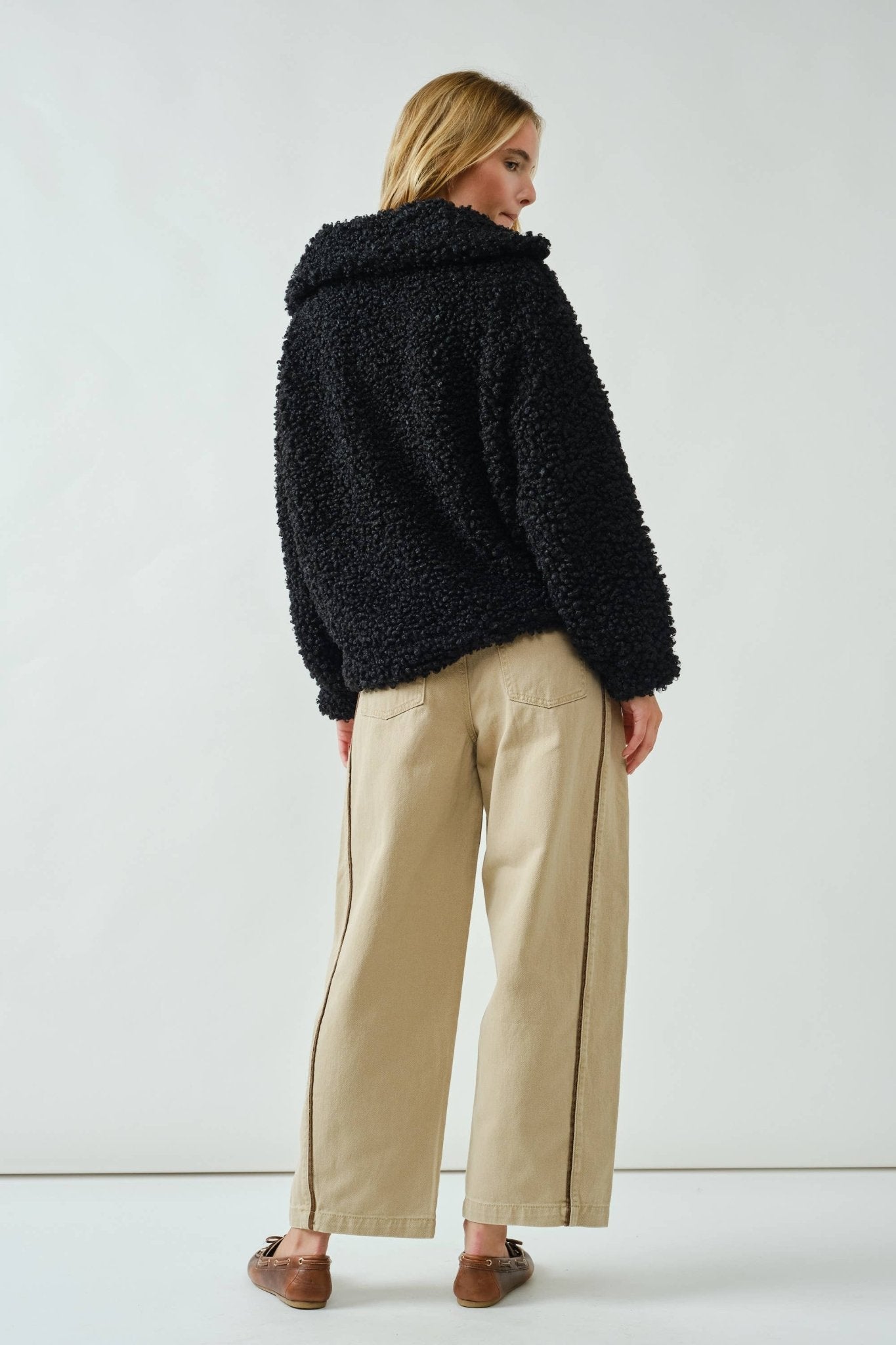 Aaron & Amber - LINE DETAIL COMFY COLOR DENIM BARREL PANTS - Dear John