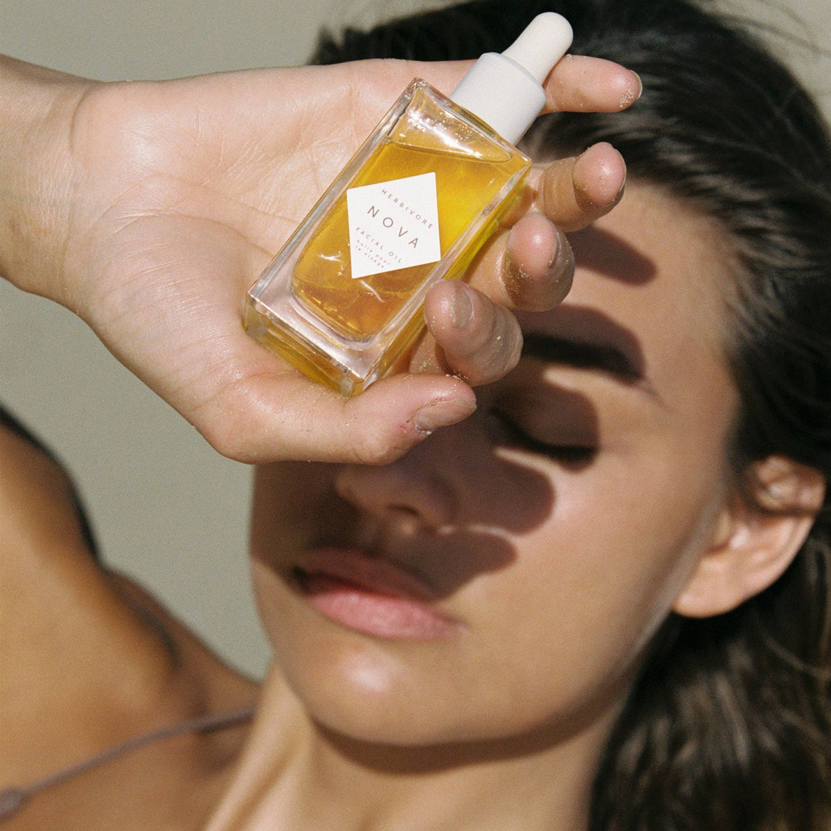 Herbivore Botanicals - NOVA Turmeric+ Niacinamide Bi - Phase Glow Facial Oil - Dear John