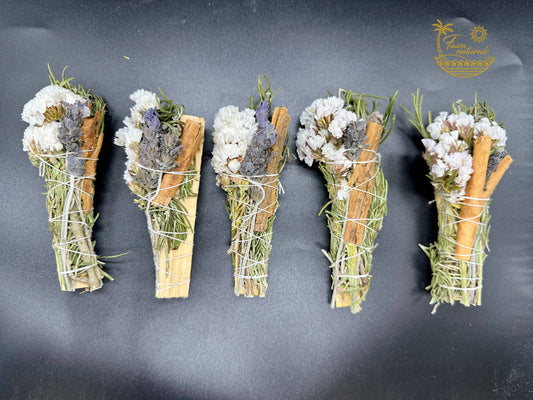Palo Santo Smudge — Farm-Crafted Bundle with Lavender, Rosemary, Cinnamon & White Sinuata
