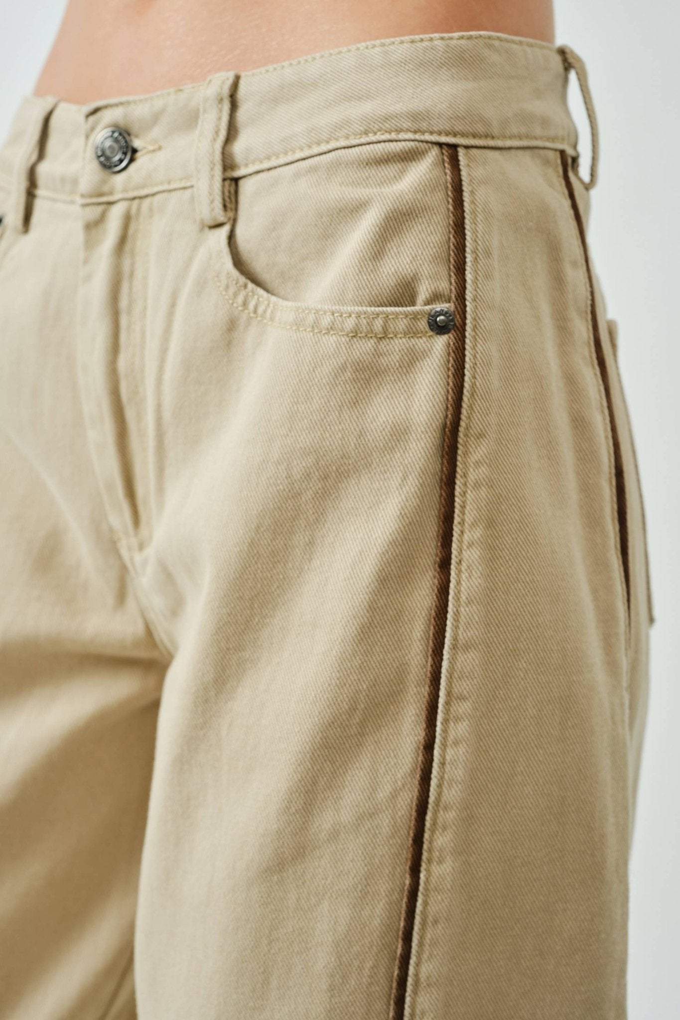 Aaron & Amber - LINE DETAIL COMFY COLOR DENIM BARREL PANTS - Dear John