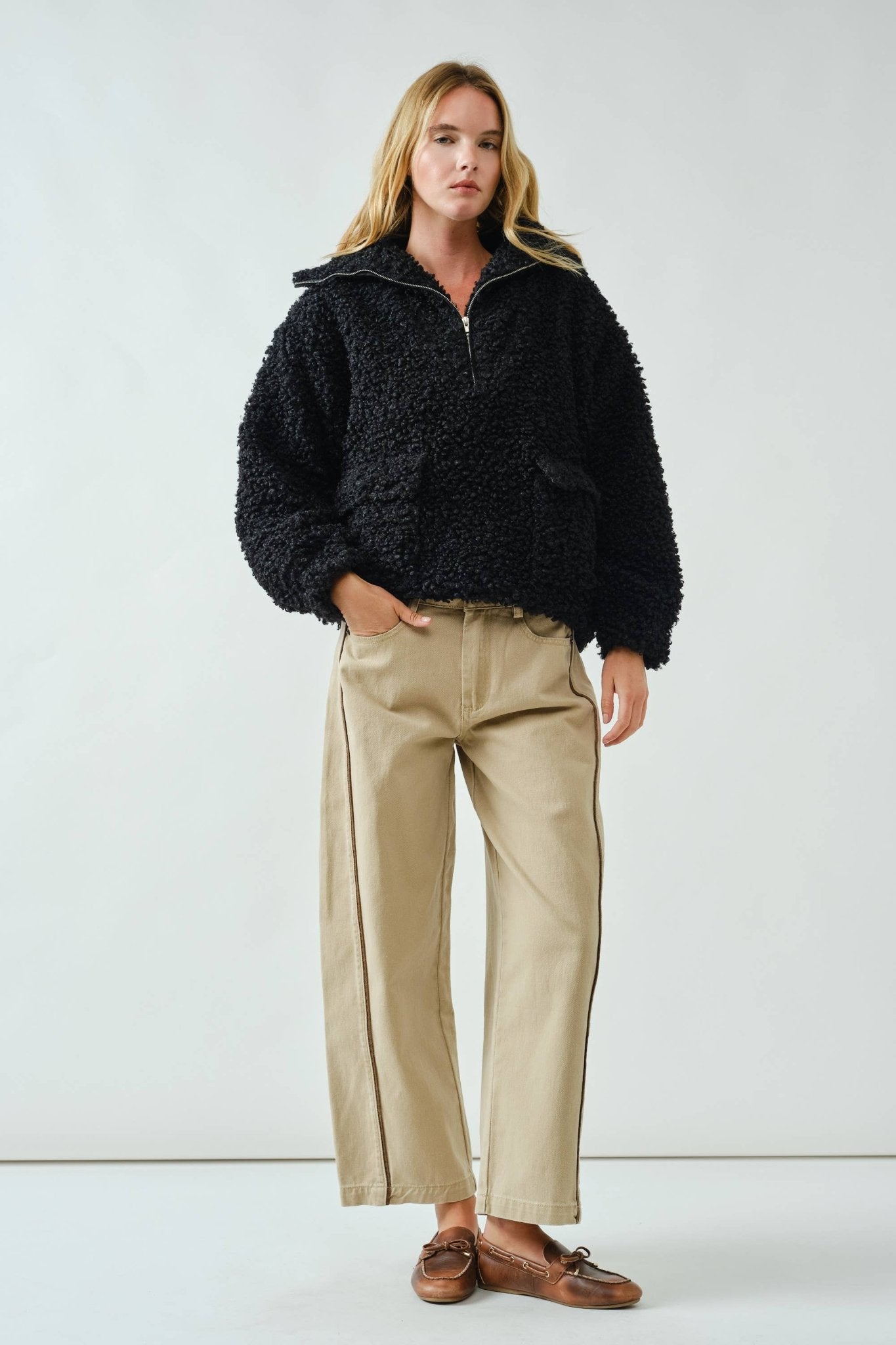 Aaron & Amber - LINE DETAIL COMFY COLOR DENIM BARREL PANTS - Dear John