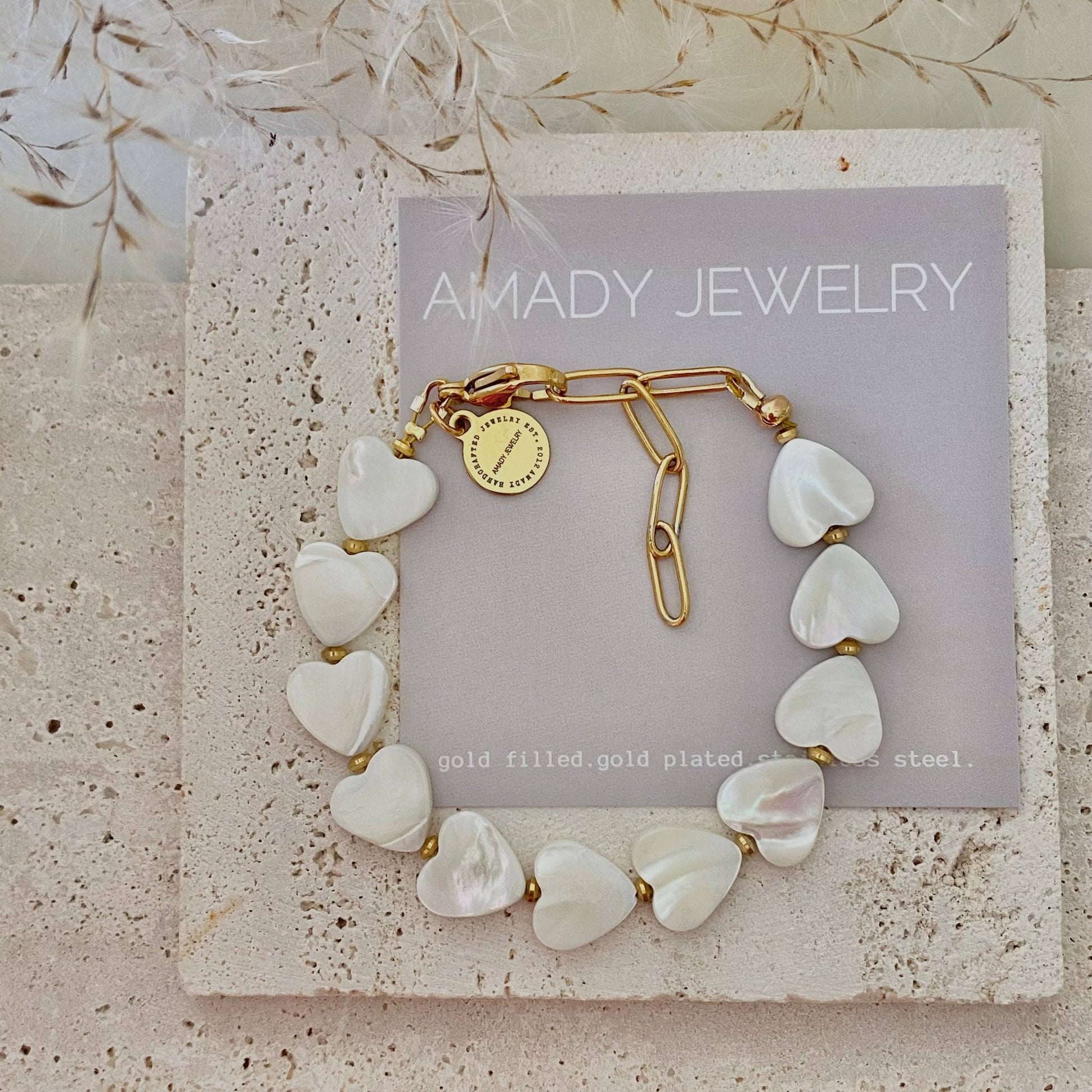 Amady Jewelry - Heart Shaped Pearl Shell Bracelet 18k gold plated - Dear John