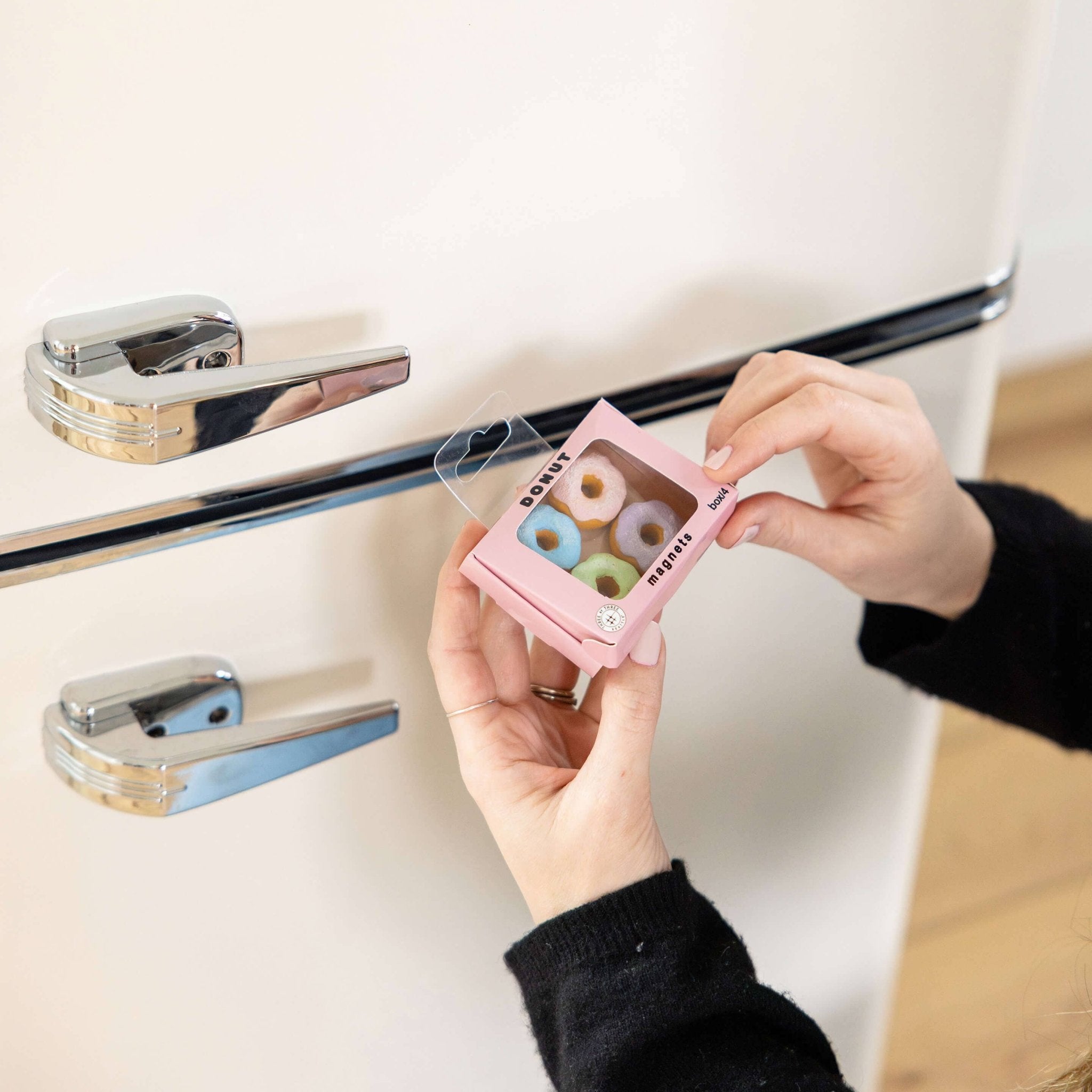 Colorful DONUT magnets ICONIC packaging s/4 - Dear John