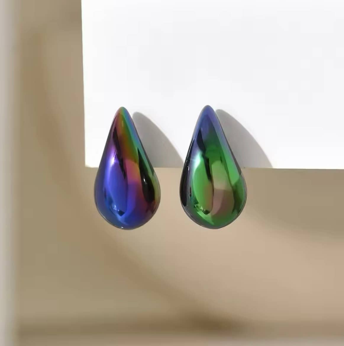 LENZY TEAR DROP EARRINGS - Dear John