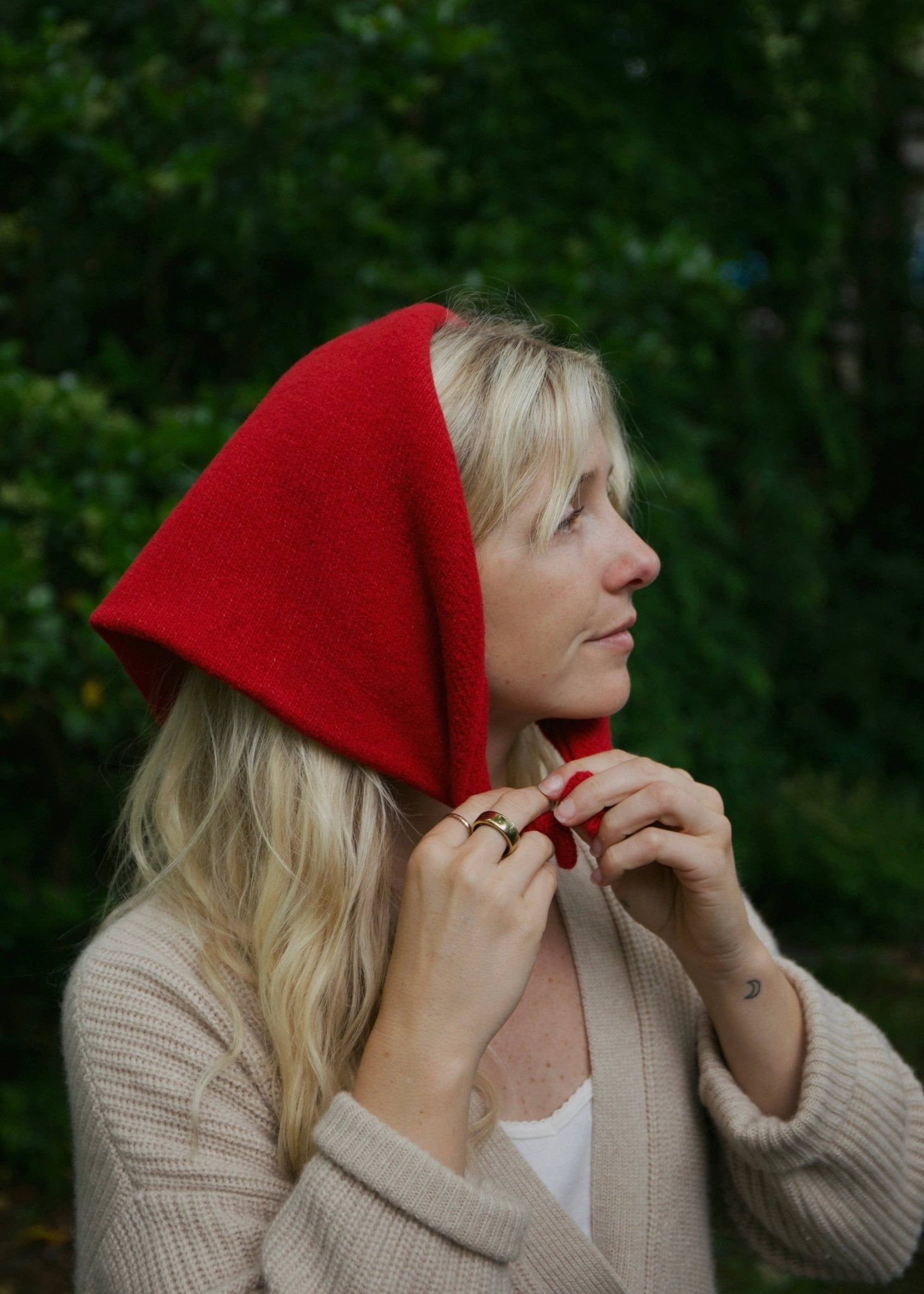 STRAWBERRY TRIANGLE SCARF - Dear John