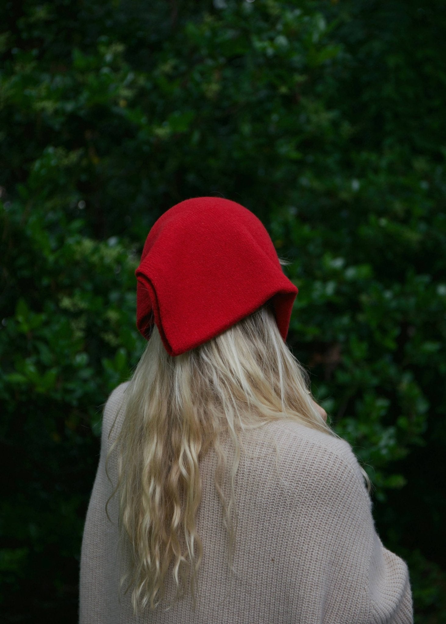 STRAWBERRY TRIANGLE SCARF - Dear John